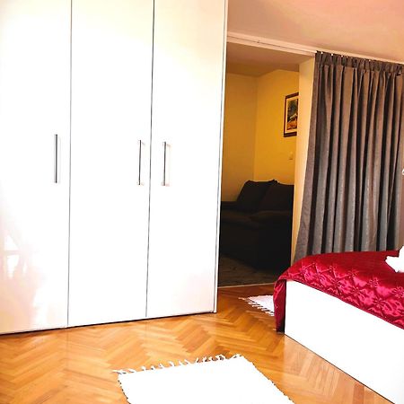 Apartment And Rooms Milak Rab Town Bagian luar foto