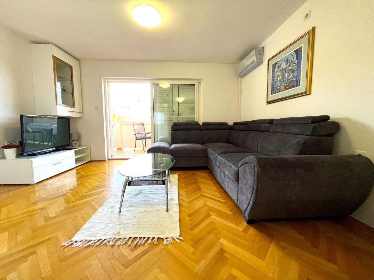 Apartment And Rooms Milak Rab Town Bagian luar foto