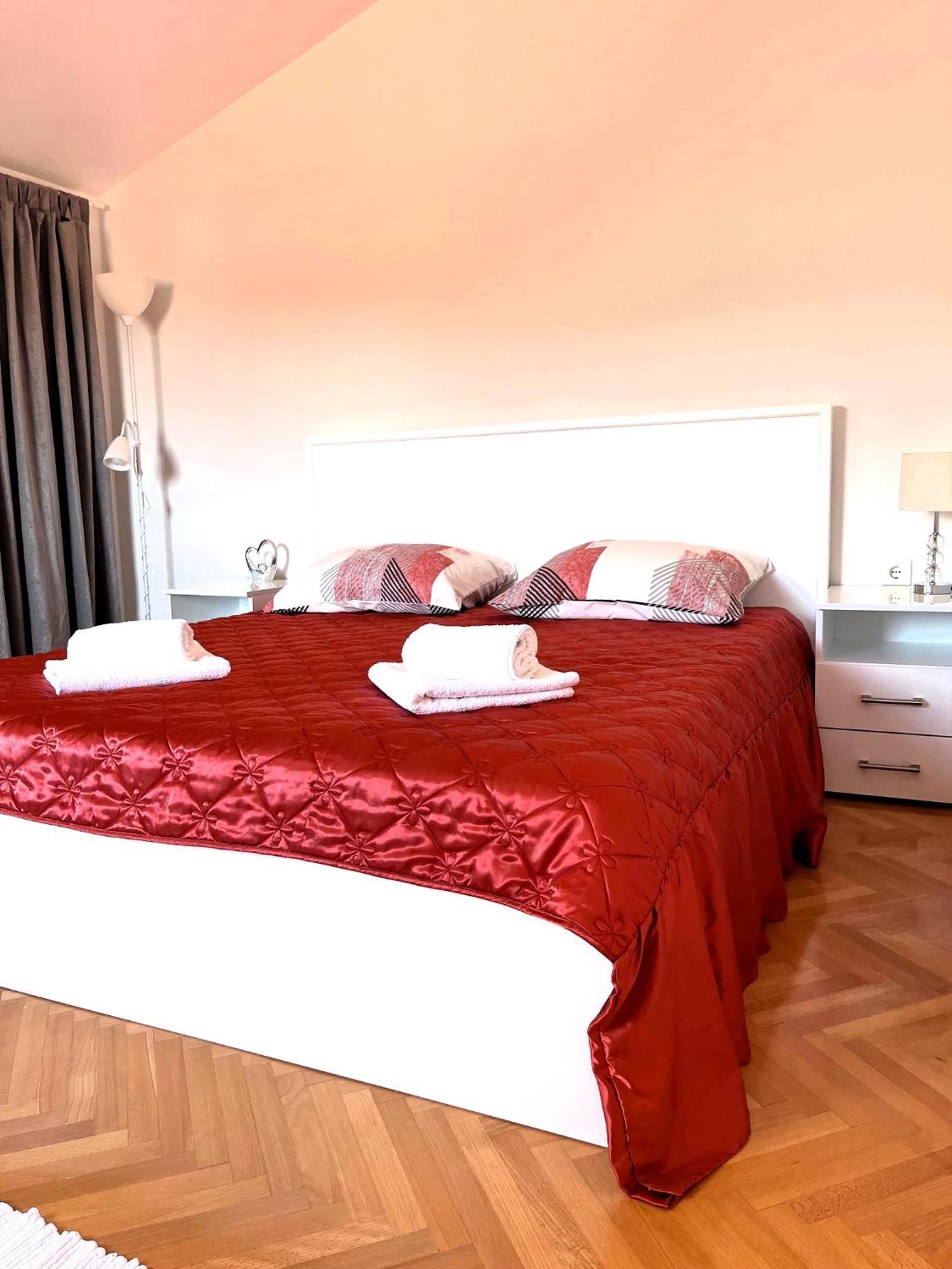 Apartment And Rooms Milak Rab Town Bagian luar foto