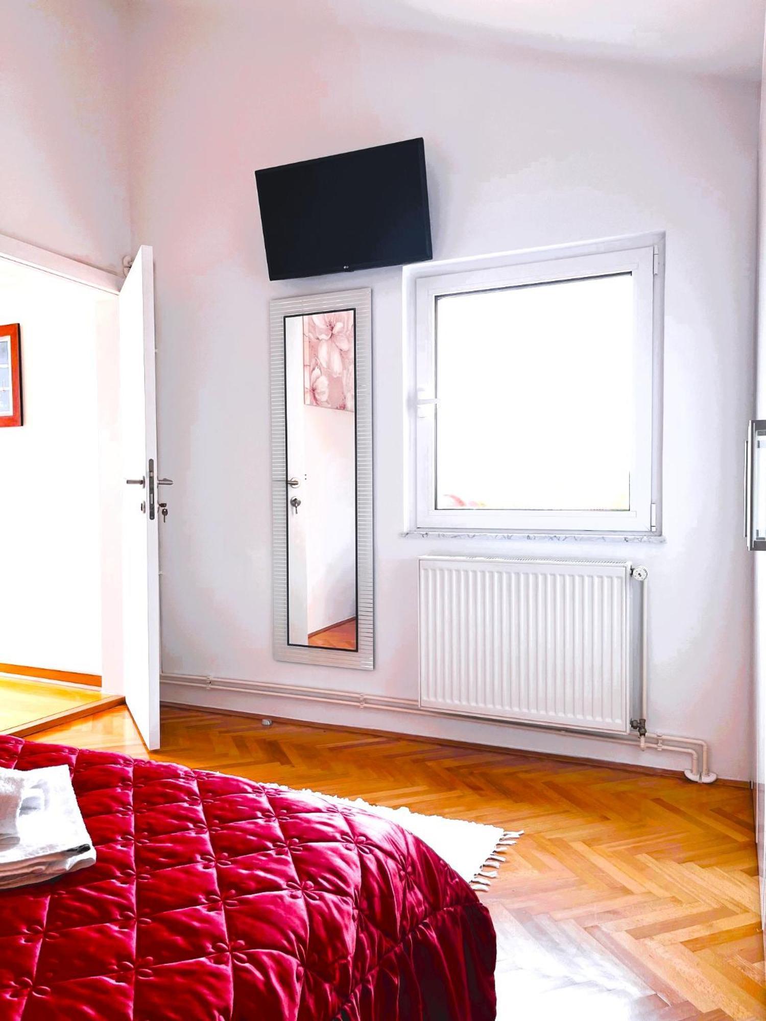 Apartment And Rooms Milak Rab Town Bagian luar foto