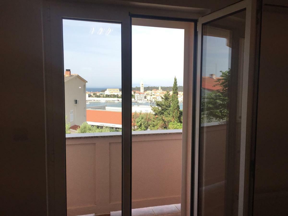 Apartment And Rooms Milak Rab Town Bagian luar foto