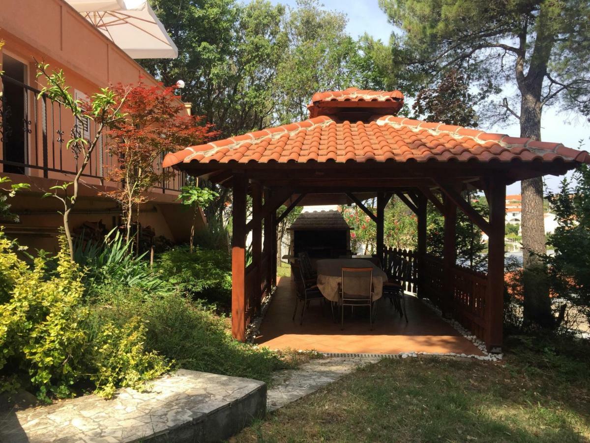Apartment And Rooms Milak Rab Town Bagian luar foto