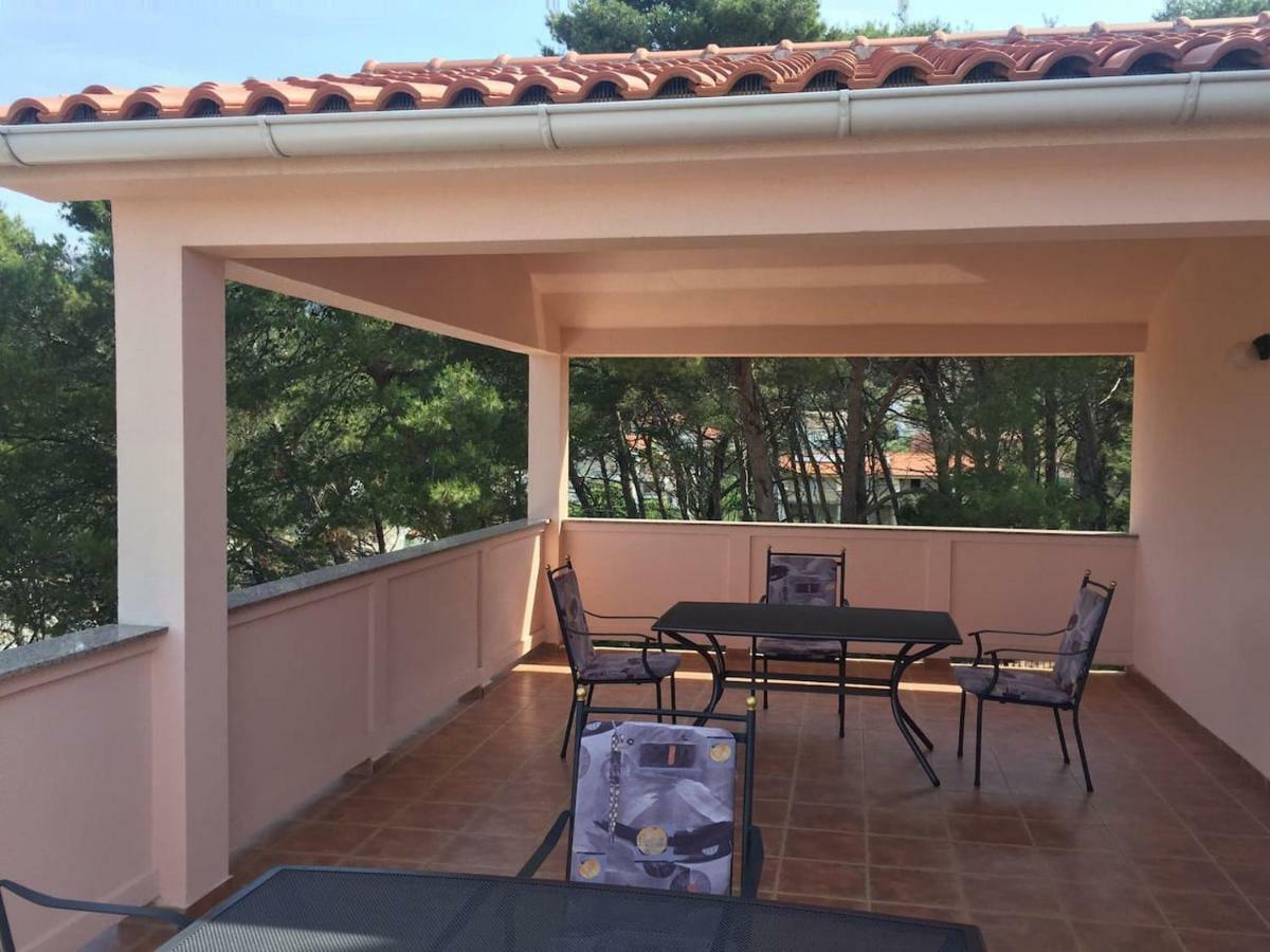 Apartment And Rooms Milak Rab Town Bagian luar foto