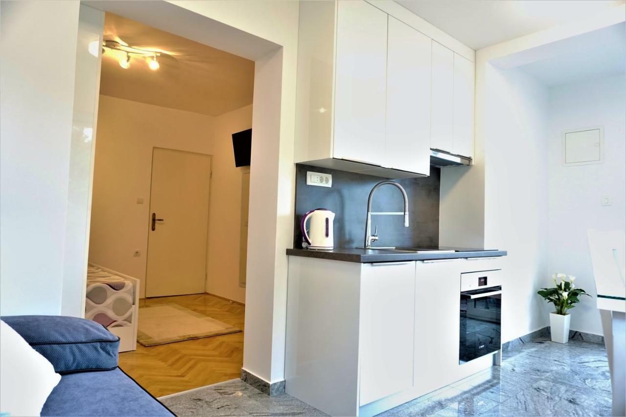 Apartment And Rooms Milak Rab Town Bagian luar foto