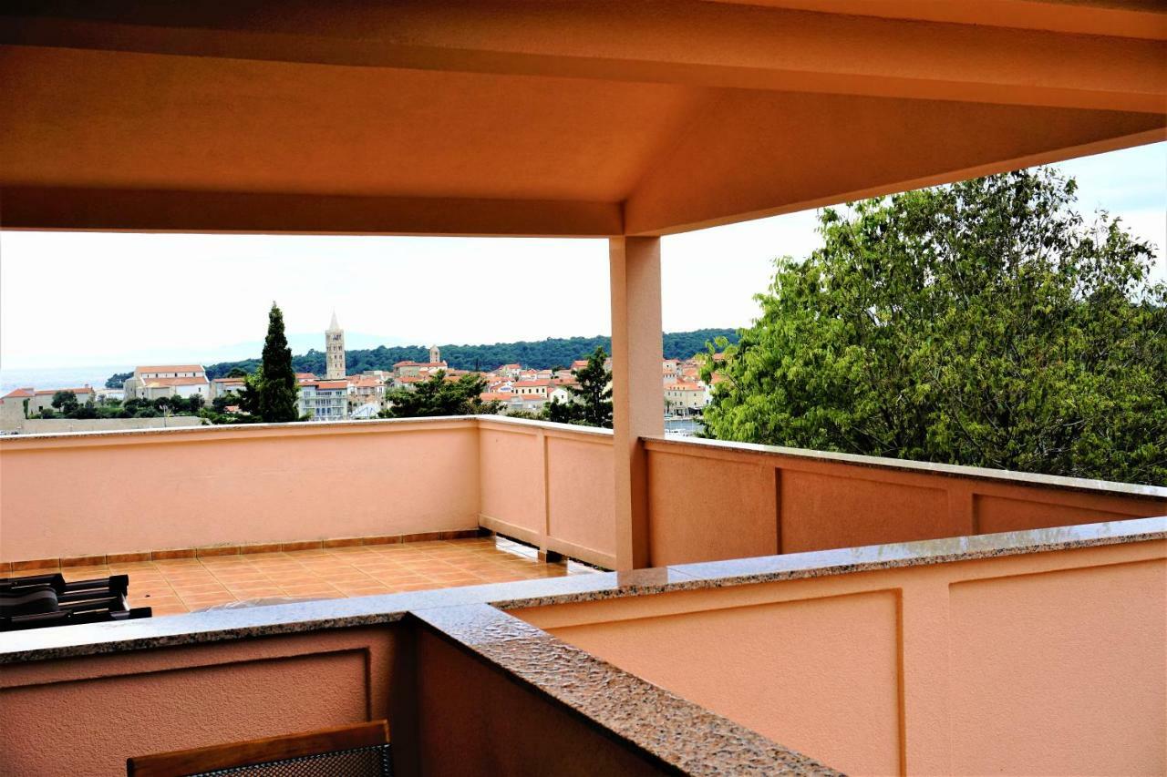 Apartment And Rooms Milak Rab Town Bagian luar foto