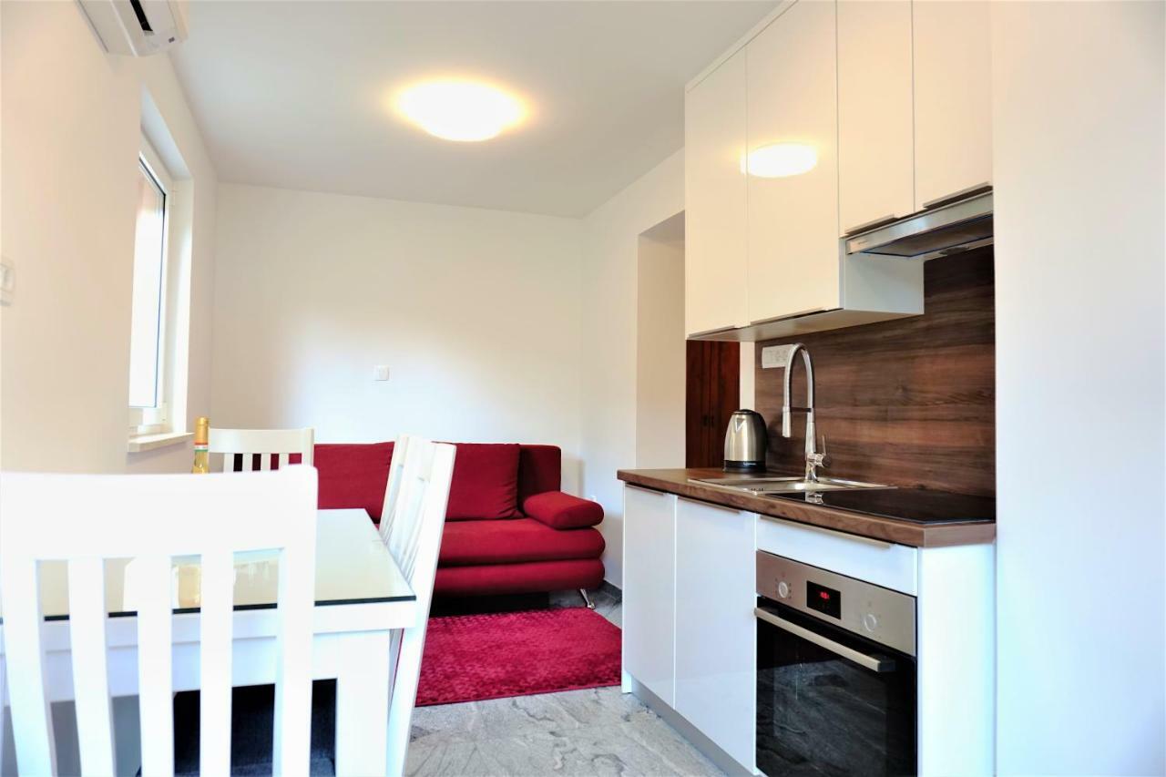 Apartment And Rooms Milak Rab Town Bagian luar foto