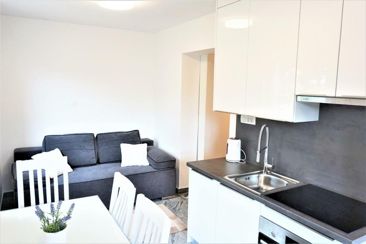 Apartment And Rooms Milak Rab Town Bagian luar foto