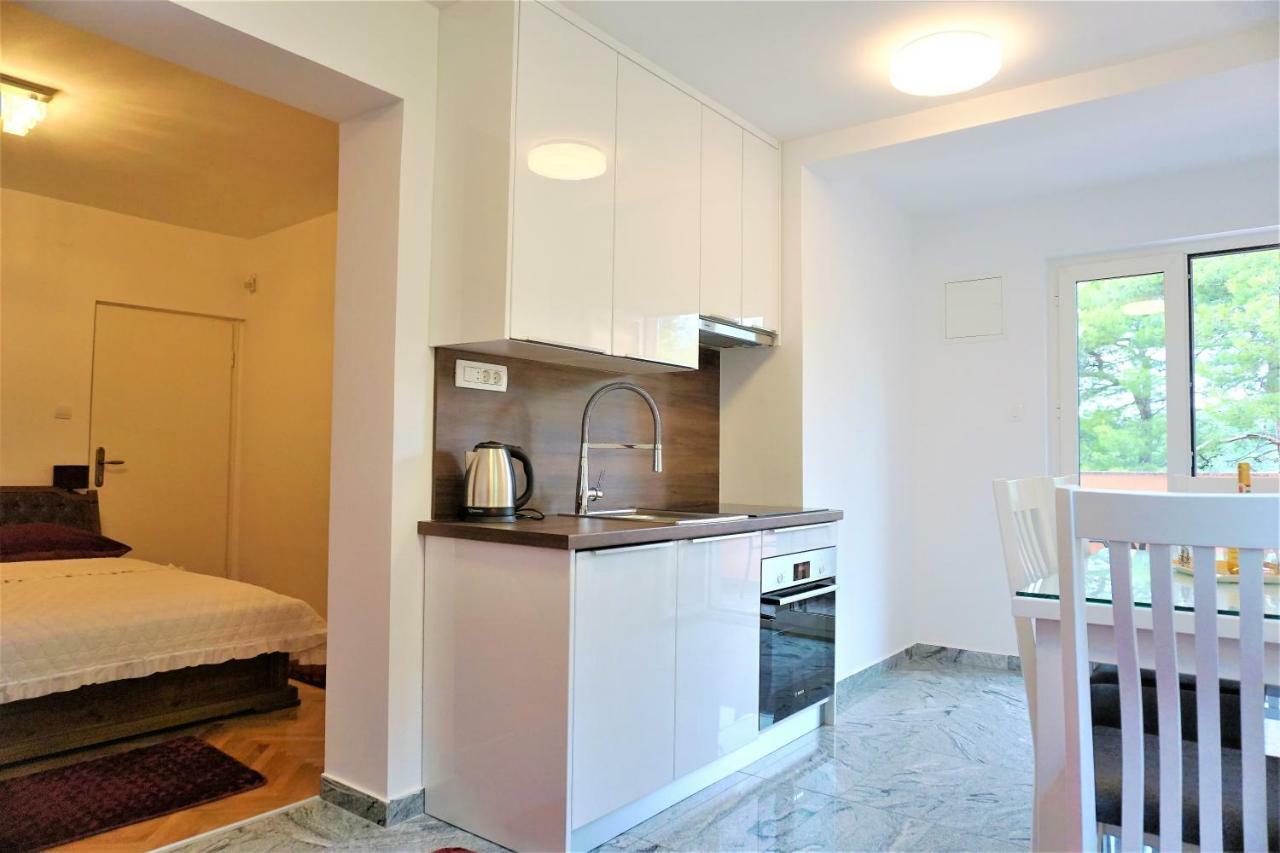Apartment And Rooms Milak Rab Town Bagian luar foto