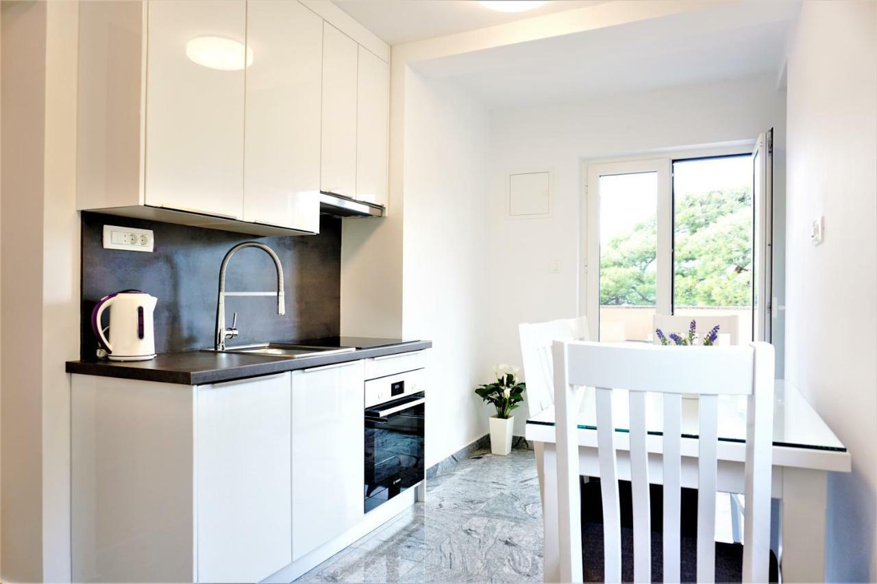 Apartment And Rooms Milak Rab Town Bagian luar foto